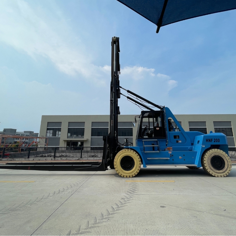 Empilhador para Marina SOCMA HNF-200 para Elevação de Barcos em Marinas