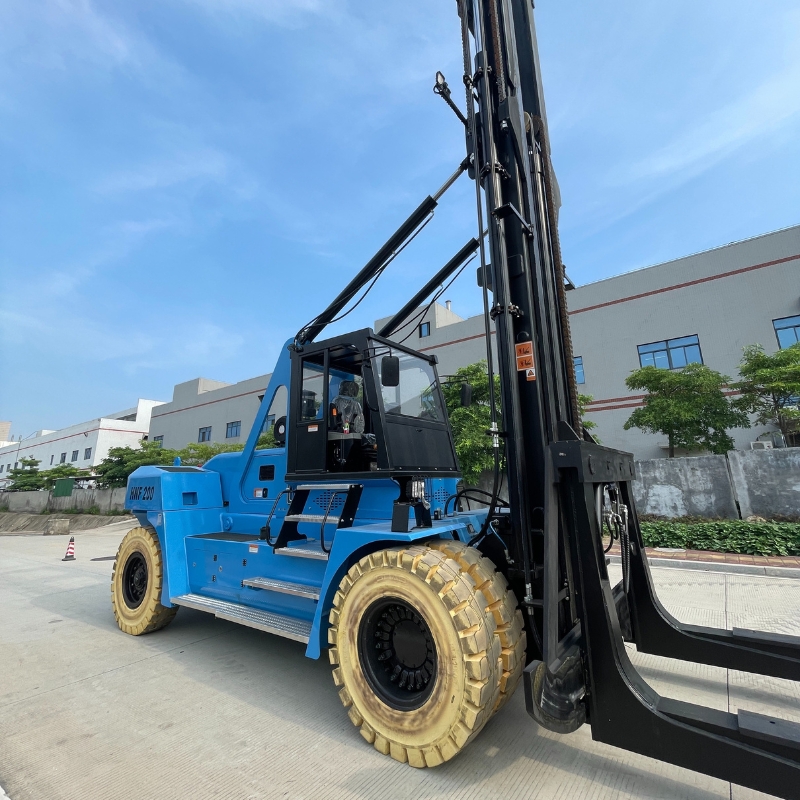 Empilhador para Marina SOCMA HNF-200 para Elevação de Barcos em Marinas