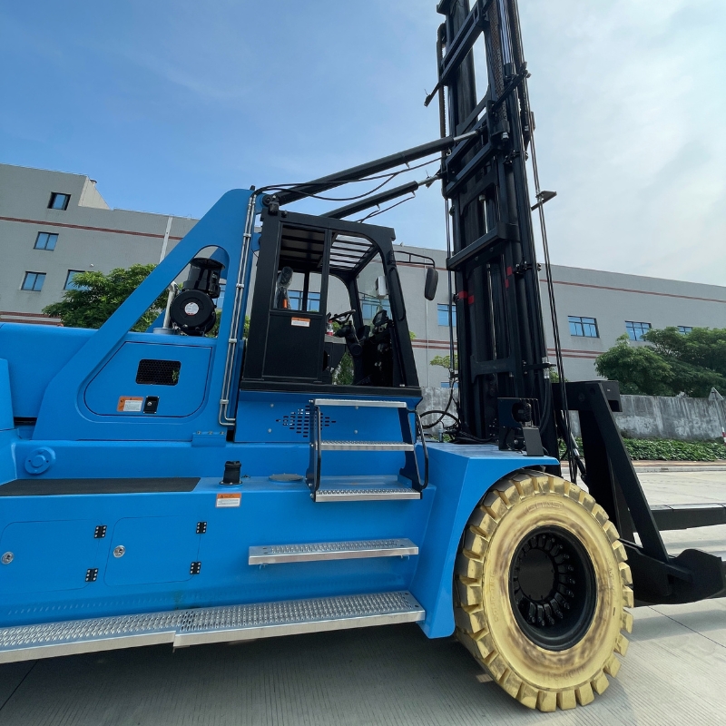 Empilhador para Marina SOCMA HNF-250 para Elevação de Barcos em Marinas